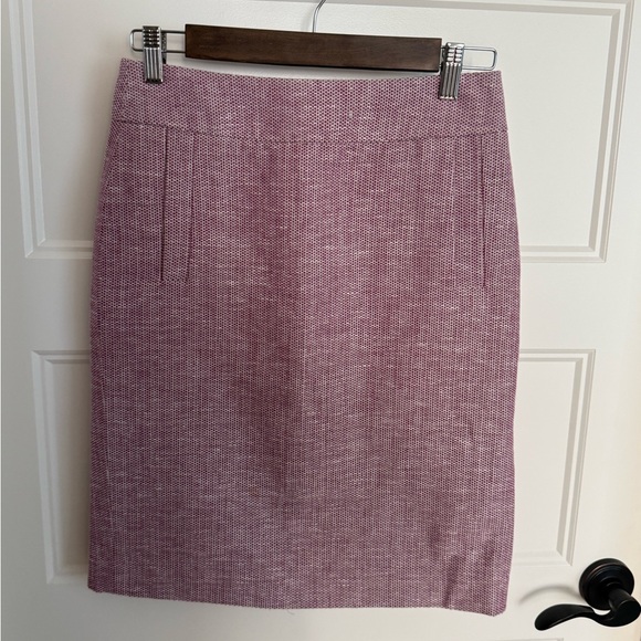 Banana Republic Dresses & Skirts - Banana Republic Textured Pink/Purple Pencil Skirt